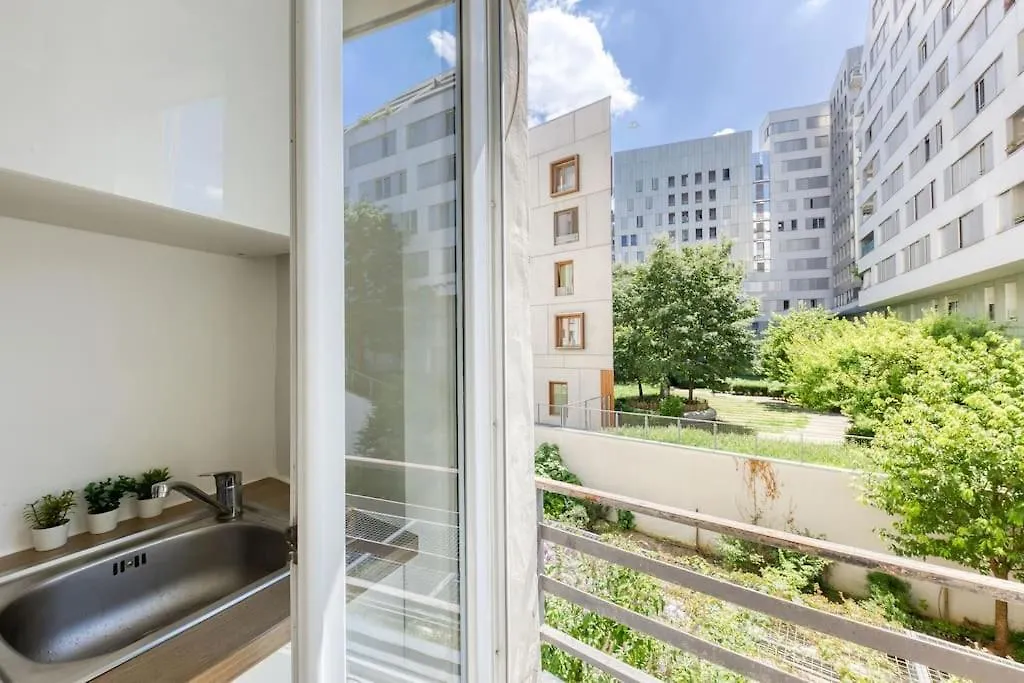 T2 Parisien- 1 Min A Pied Du Metro Ligne 13 & 14 Apartamento 0*, Paris França